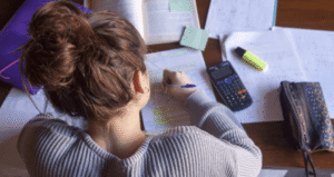 What fast changing numbers do to online decision making