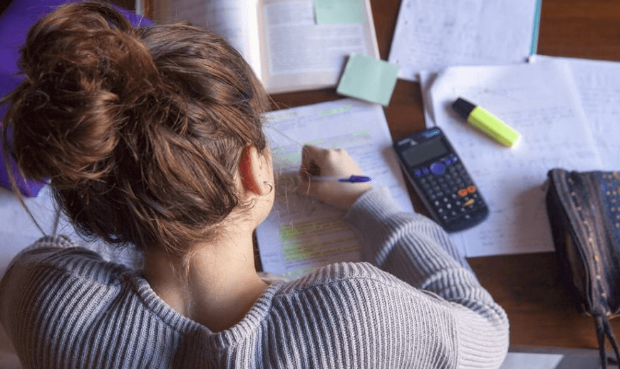 What fast changing numbers do to online decision making